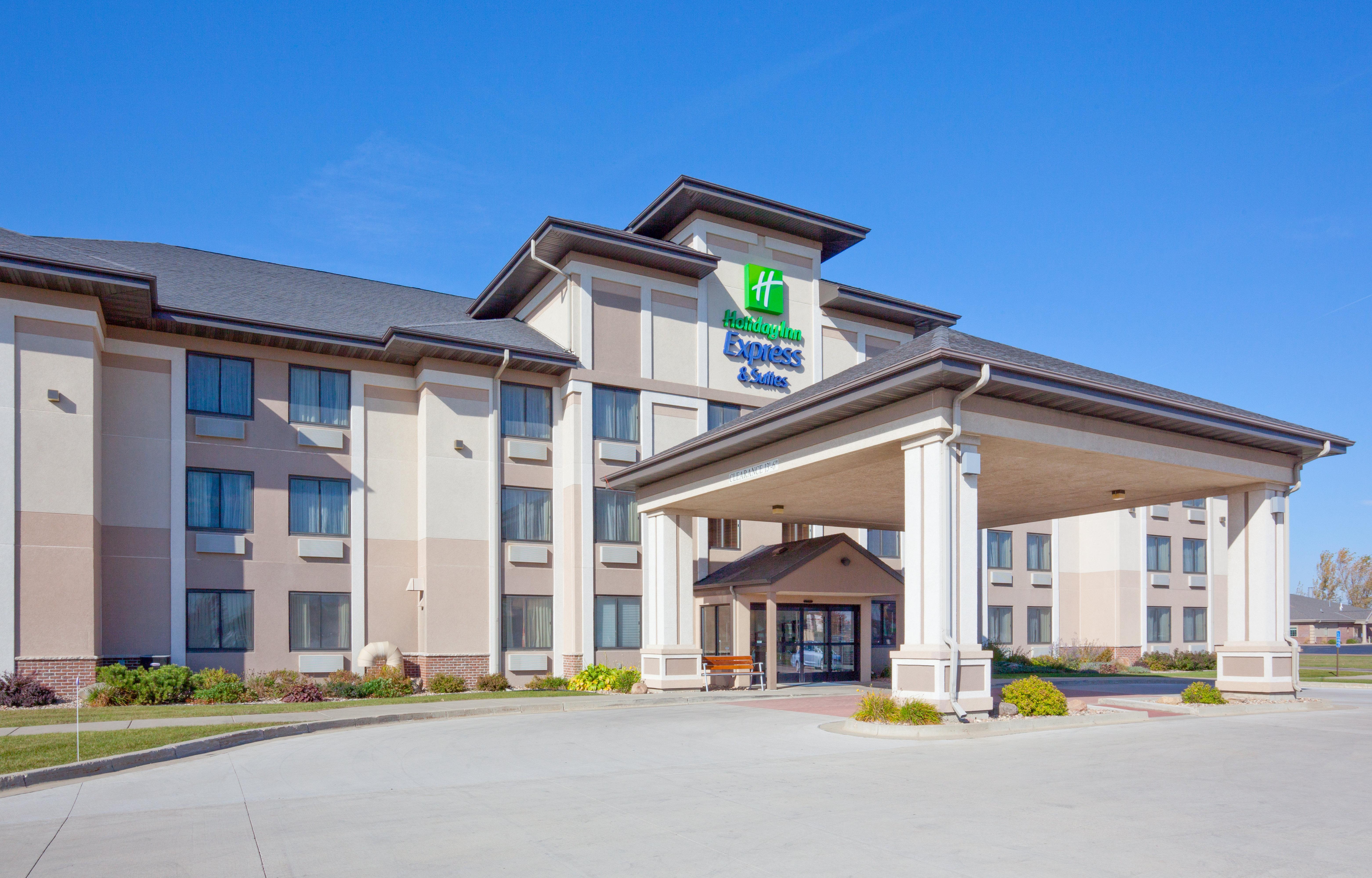 Holiday Inn Express & Suites - Worthington, An Ihg Hotel Exterior photo